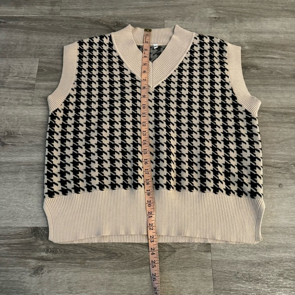 Houndstooth beige and black vest - Picture 4 of 4